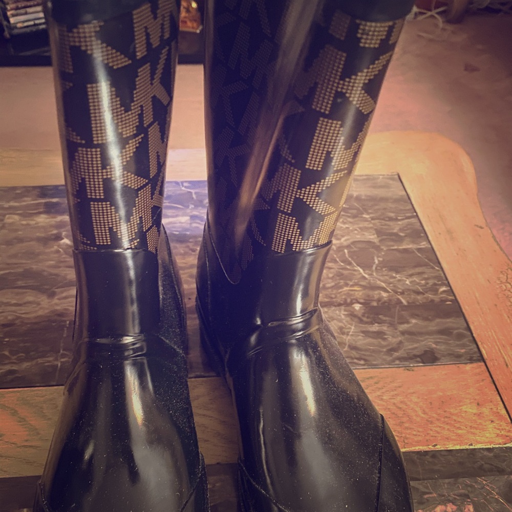 Michael kors women rain boots size 8